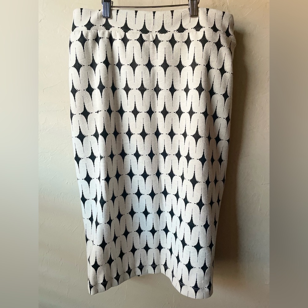 🆕 Renee C Geometric Gray and Off White Leena Printed Pencil Midi Skirt | Large - Picture 4 of 6